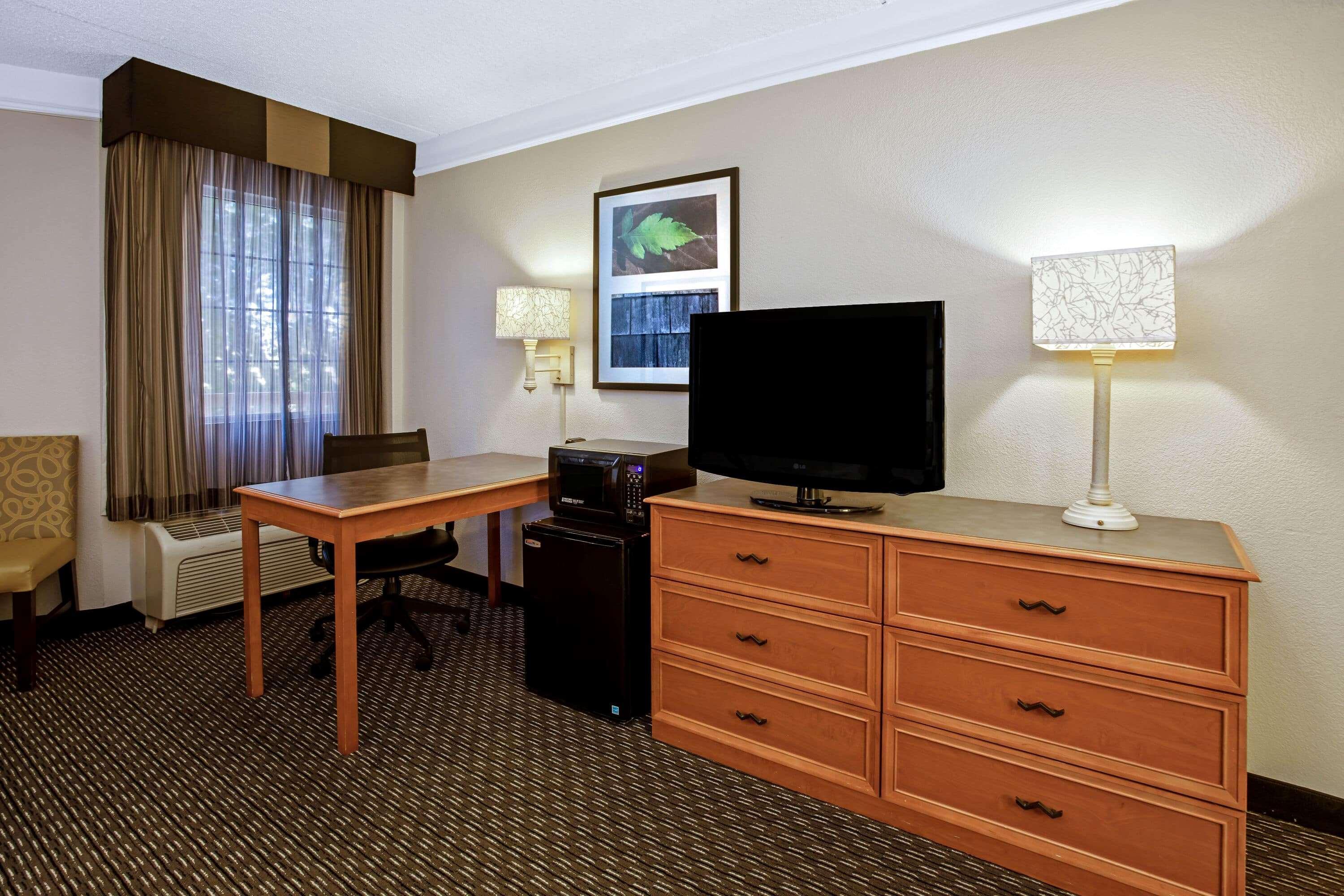 Hotel La Quinta By Wyndham Airport 3*