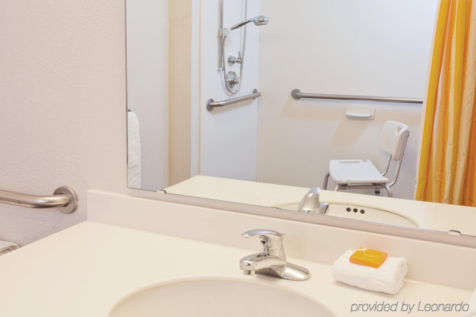Hotel La Quinta By Wyndham Airport 3*